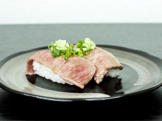 牛肉の炙り寿司